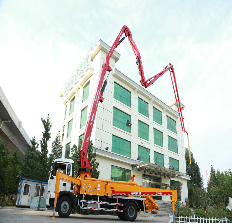 小型混凝土泵車，小泵車，天泵