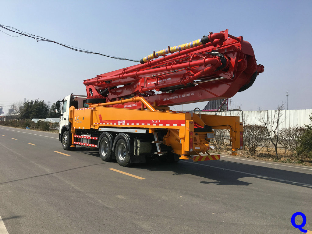 小型混凝土泵車，混凝泵車，科尼樂(lè)小型泵車，天泵